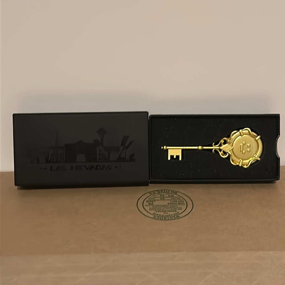 Quackity Las Nevadas Metal Key Orginal Drop